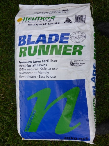 Neutrog Blade Runner Premium Lawn Fertiliser